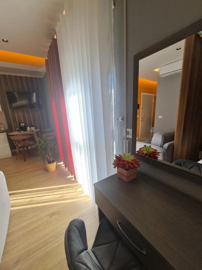 Sunny Apartment - Blloku Tirana, Near Lake Dış mekan fotoğraf