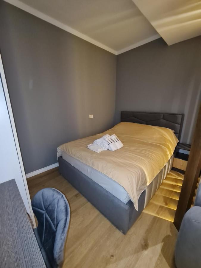 Sunny Apartment - Blloku Tirana, Near Lake Dış mekan fotoğraf