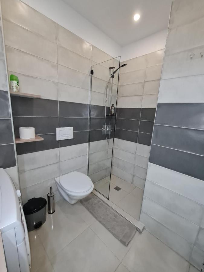Sunny Apartment - Blloku Tirana, Near Lake Dış mekan fotoğraf