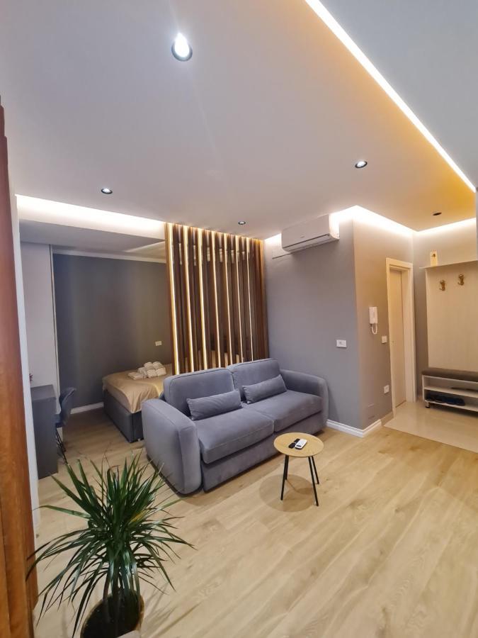 Sunny Apartment - Blloku Tirana, Near Lake Dış mekan fotoğraf