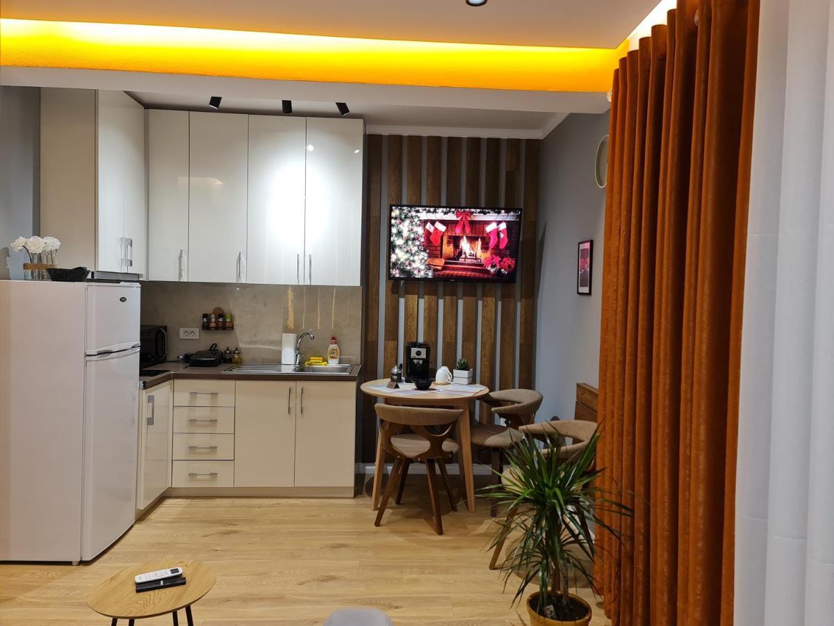 Sunny Apartment - Blloku Tirana, Near Lake Dış mekan fotoğraf